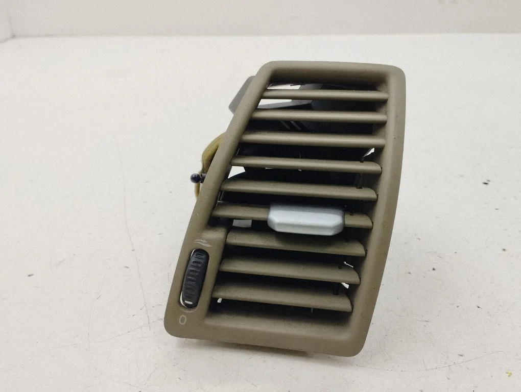 Dashboard side air vent grill/cover trim – Volvo XC90 (2003-2006)