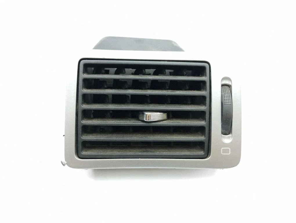 Armatuurlaua külje õhutusresti kate – Peugeot 307 (2001-2005)