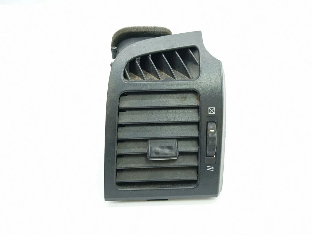 Dashboard side air vent grill/cover trim – right