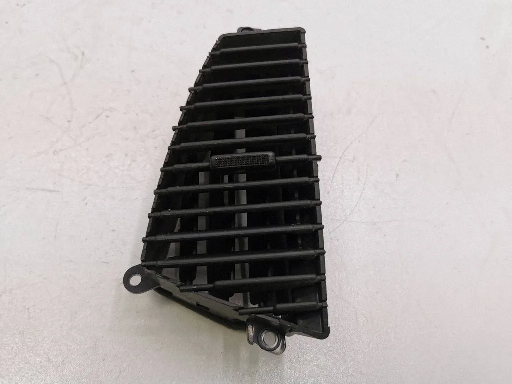 Dashboard side air vent grill/cover trim 0K2FA6481Y