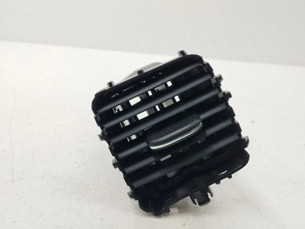 Dashboard side air vent grill/cover trim 73400002
