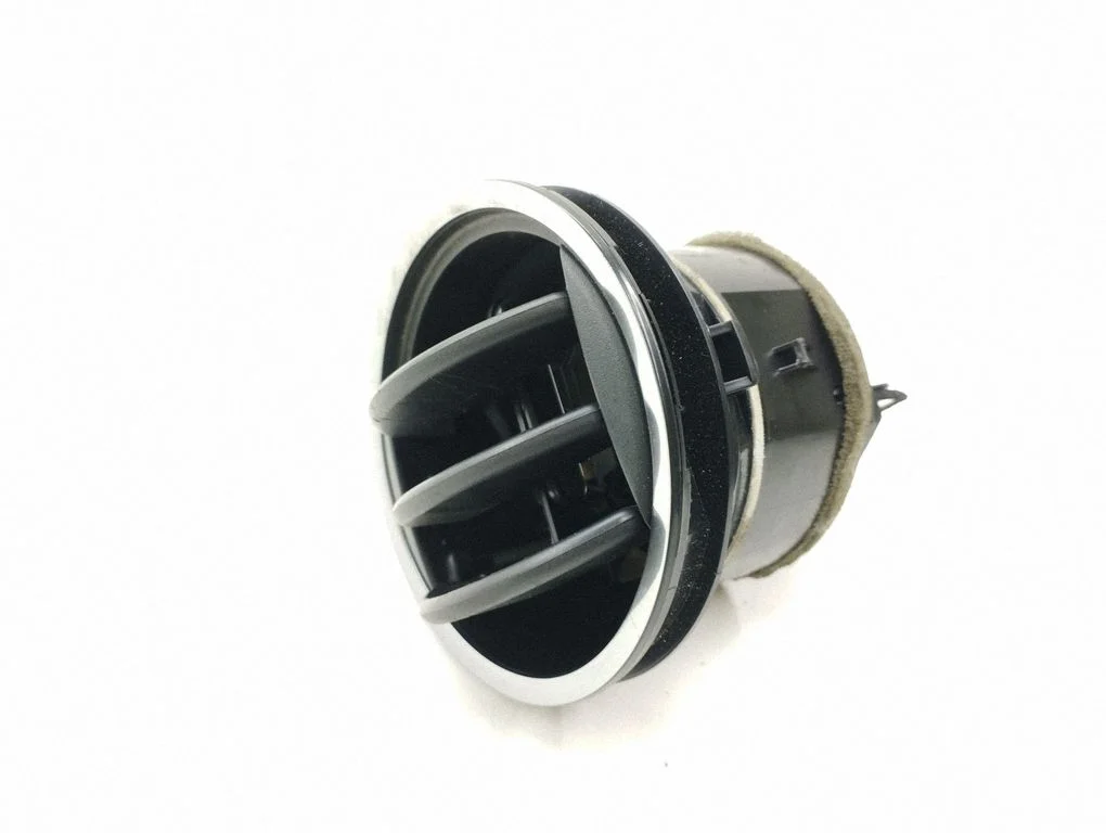 Dashboard side air vent grill/cover trim – front right