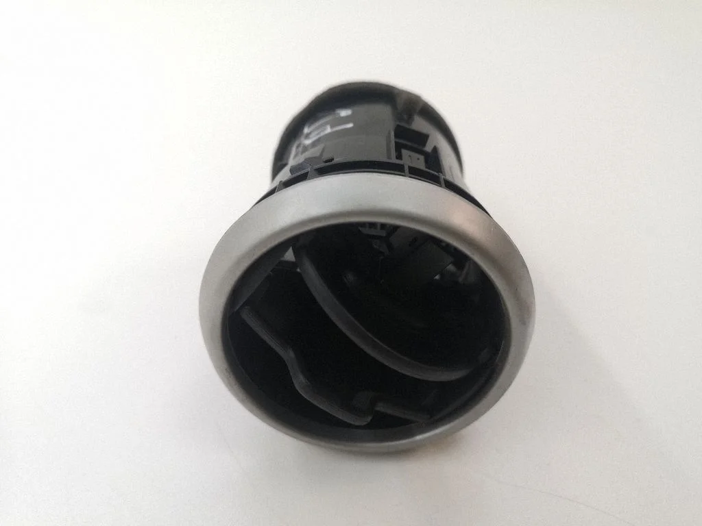 Sānu gaisa restītes 68760J010A