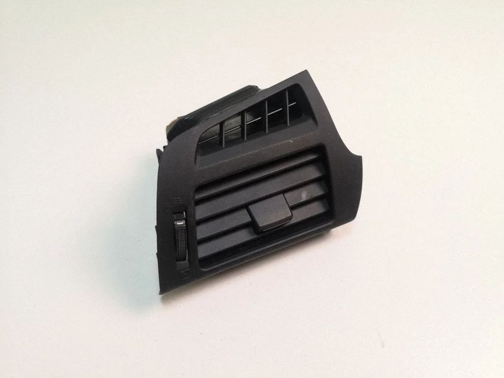 Dashboard side air vent grill/cover trim 556500F030
