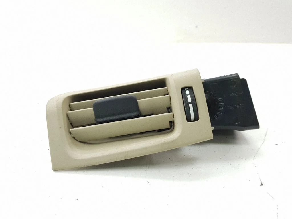 Dashboard side air vent grill/cover trim 30671770