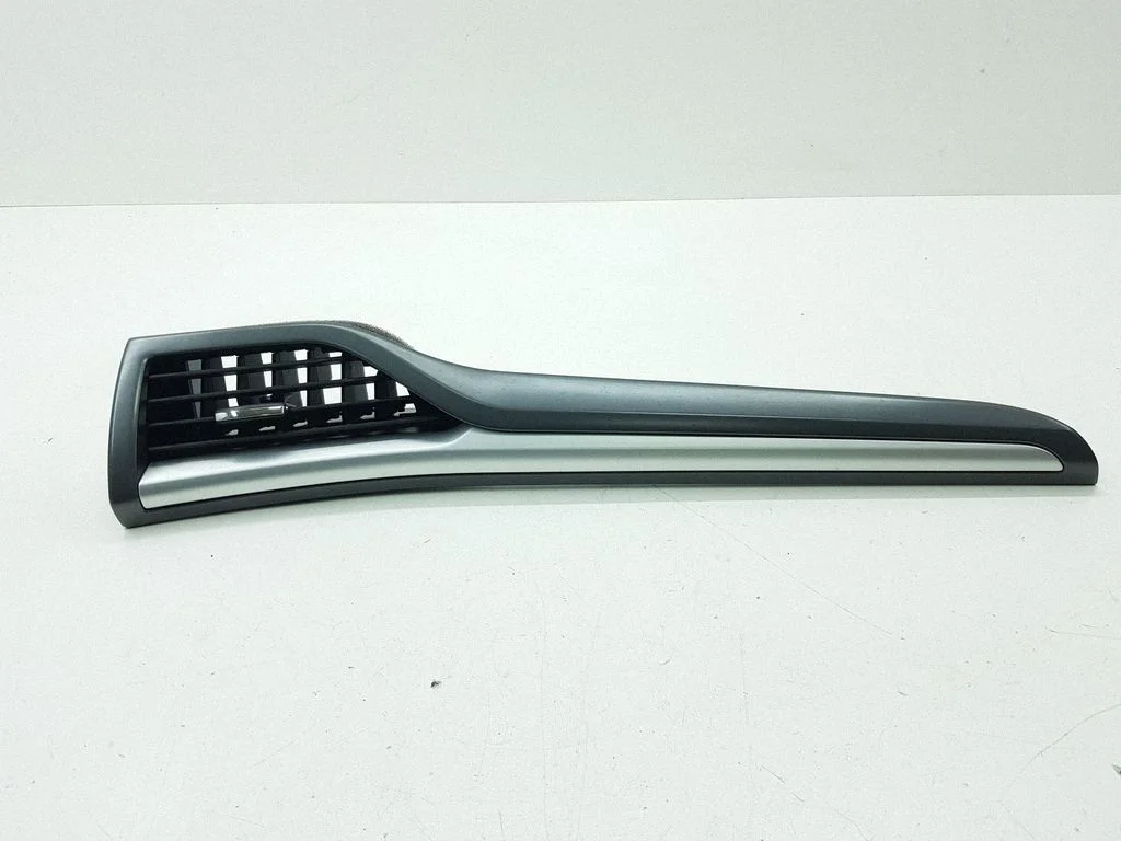 Dashboard side air vent grill/cover trim DS73F04338