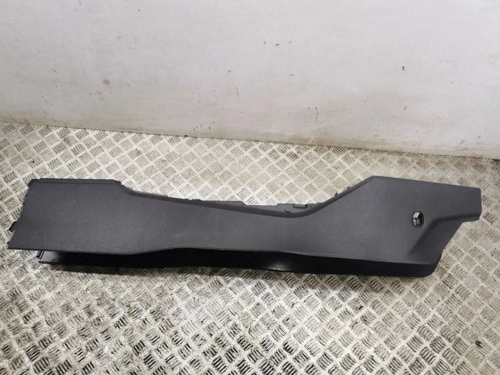 Centrālā konsole 83C863241