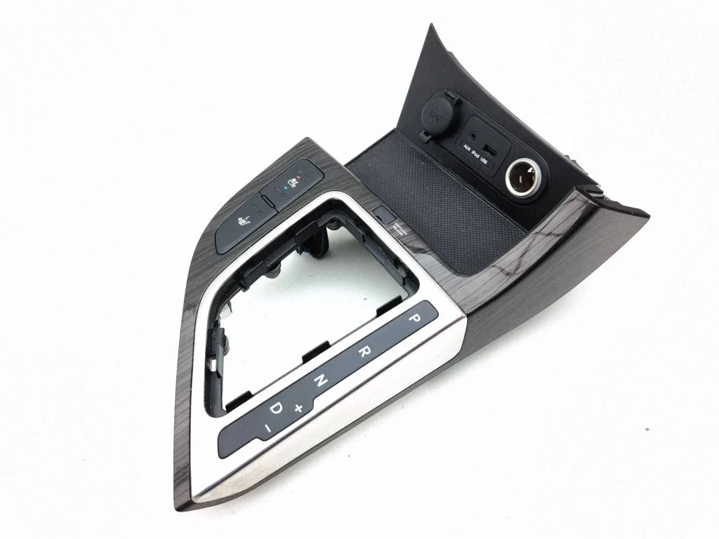 Gear shifter surround trim plastic 846512T810