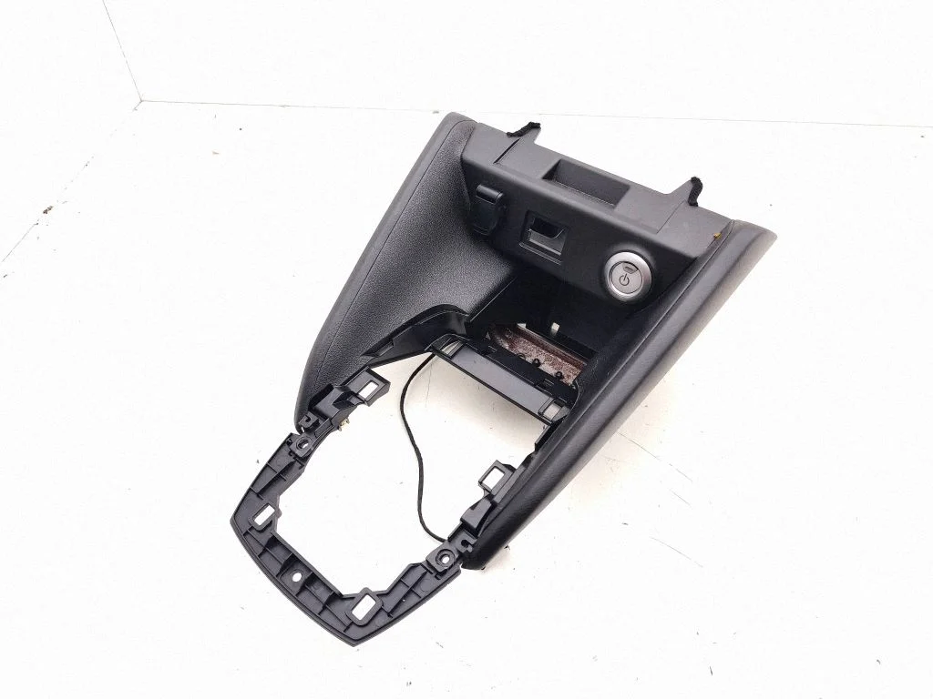 Gear shifter surround trim plastic – Nissan Leaf II (ZE1) (2017-2025)