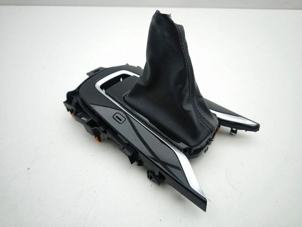 Gear shifter surround trim plastic 76P551RH