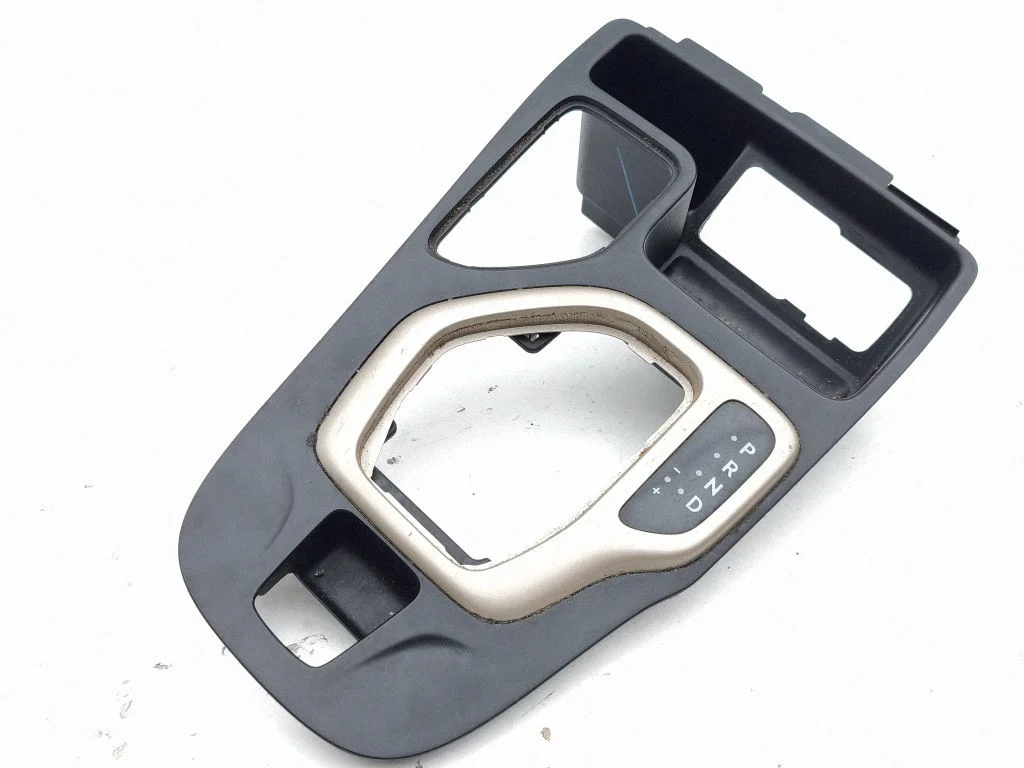 Pārnesumu pārslēga sviras apdare (plastmasas) 2440788