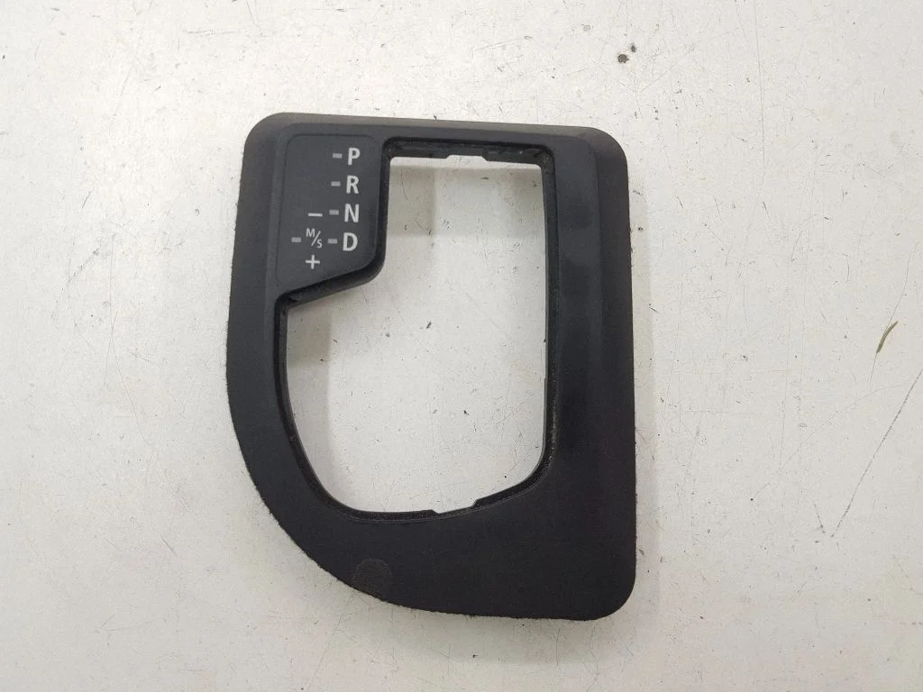 Käigukangi ümbrise viimistlus (plastik) – BMW 5-seeria E60 E61 (2004-2010)