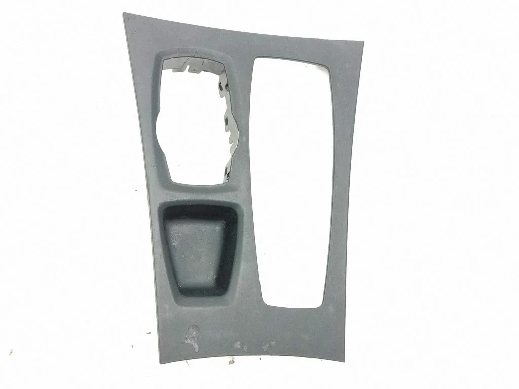 Gear shifter surround trim plastic 9164486