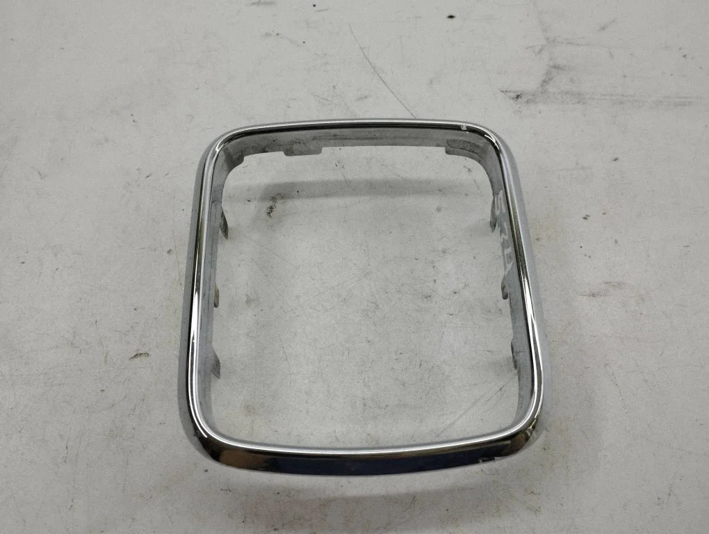 Pārnesumu pārslēga sviras apdare (plastmasas) A1693740388