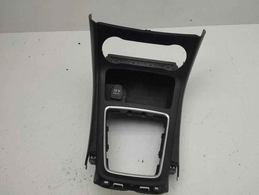 Pārnesumu pārslēga sviras apdare (plastmasas) A2468460169