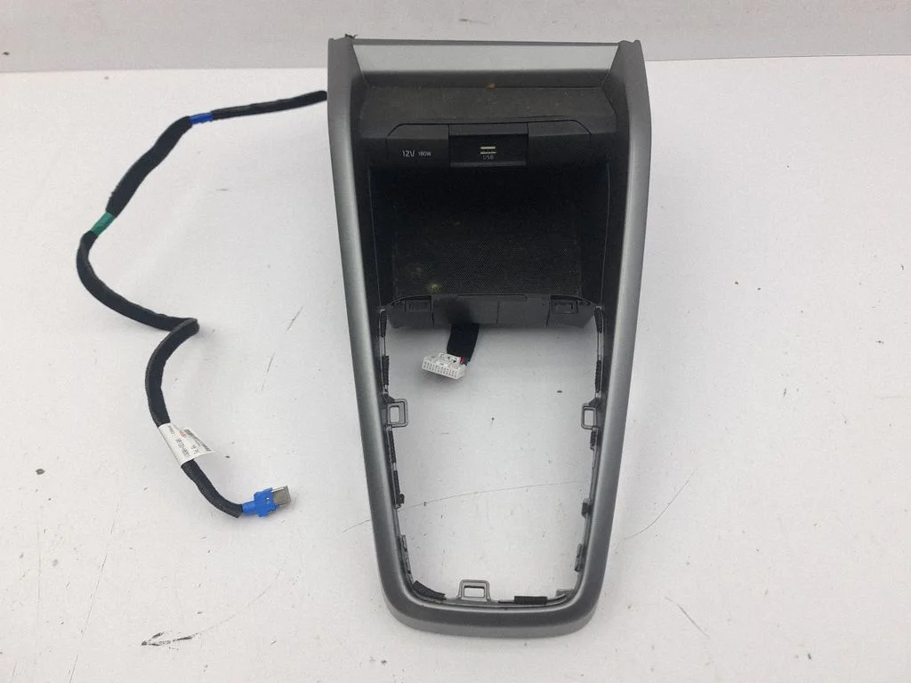 Ramka dźwigni zmiany biegów (plastikowa) 84635H8900