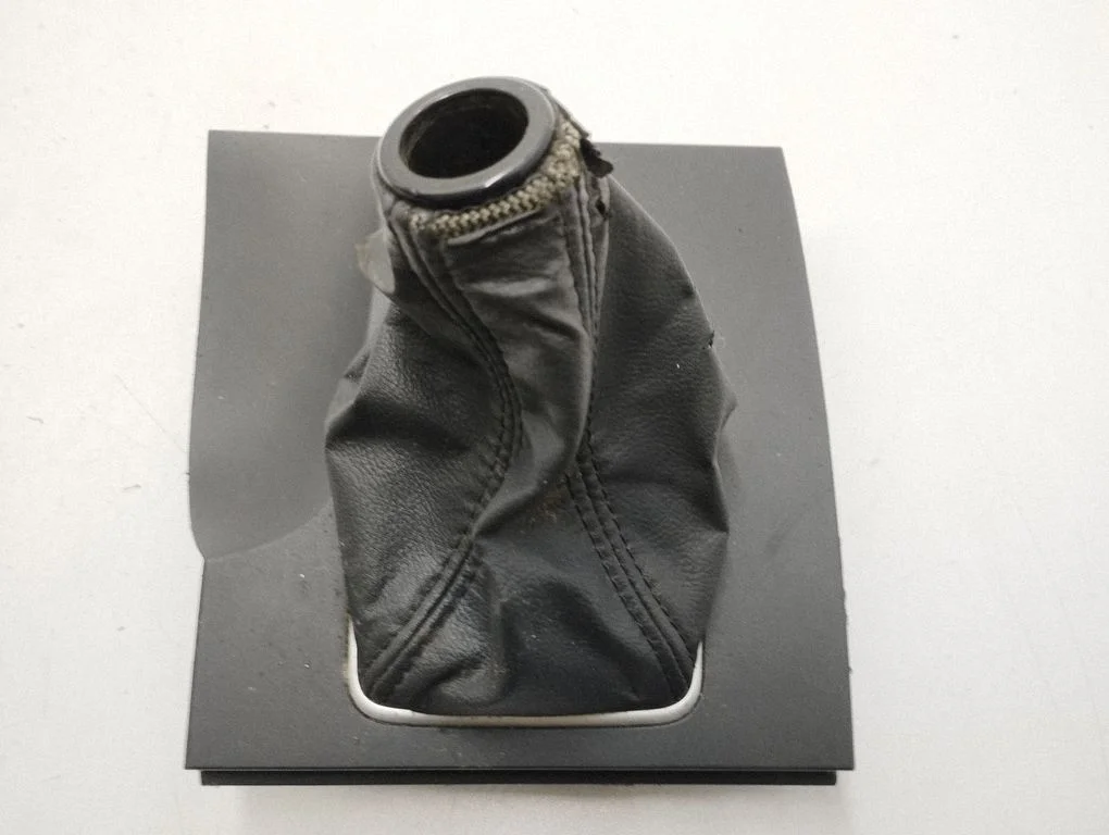 Pārnesumu pārslēga sviras apdare (plastmasas) 77295TLOEOEI