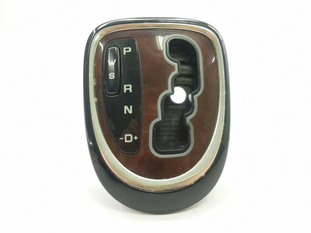 Gear shifter surround trim plastic E9550040