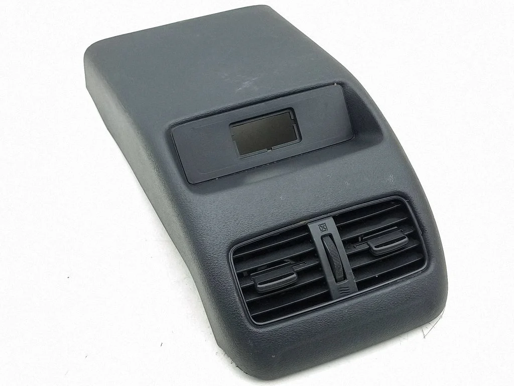 Rear air vent grill 687944GA0A