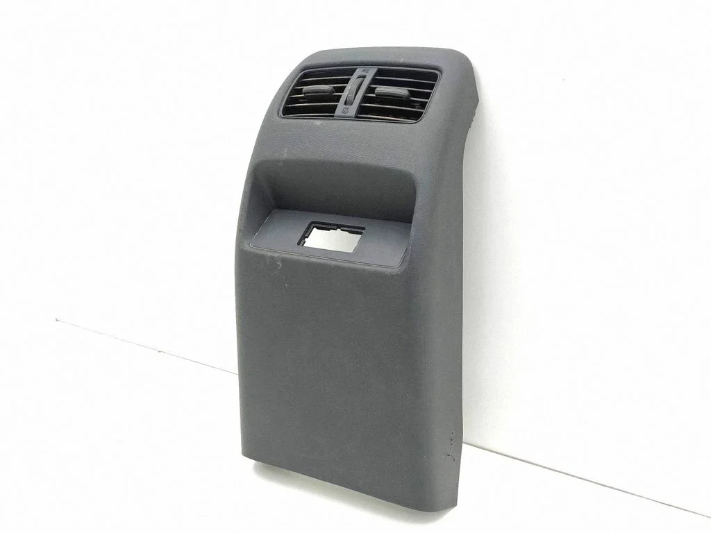 Rear air vent grill 687944GA0C