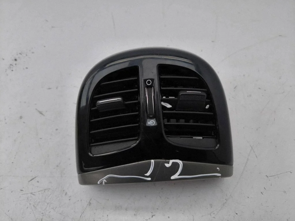 Rear air vent grill