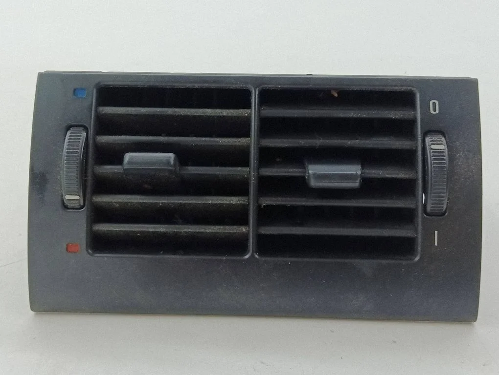 Kratka nawiewu tylna 8376150