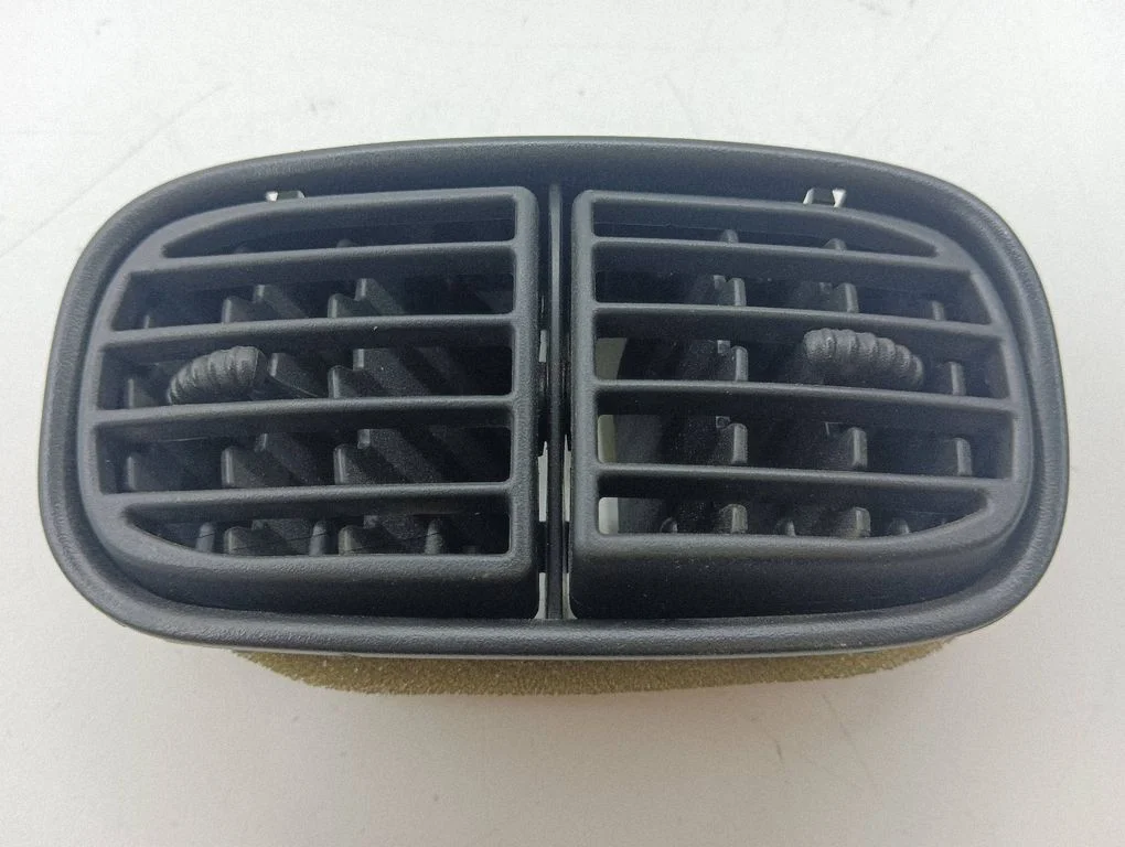 Rear air vent grill DDD23933