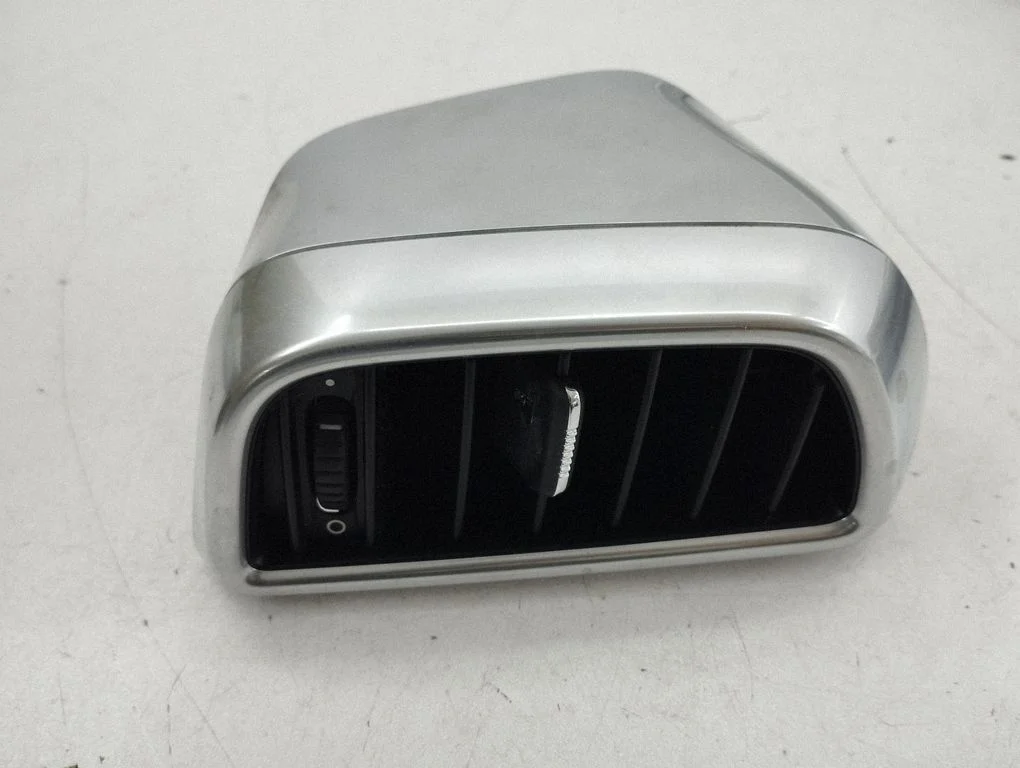 Rear air vent grill 7P5819203B
