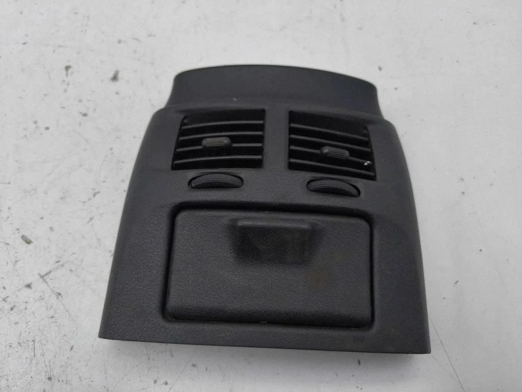 Rear air vent grill – Lexus IS 220D-250-350 (2006-2013)