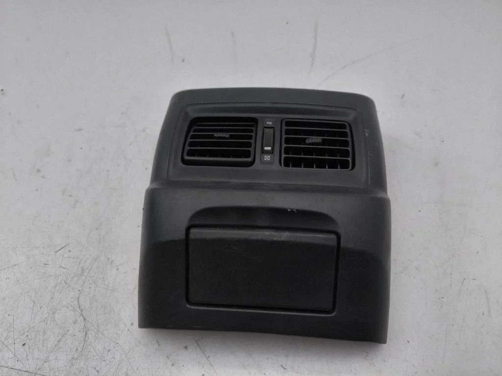 Rear air vent grill 5886030040