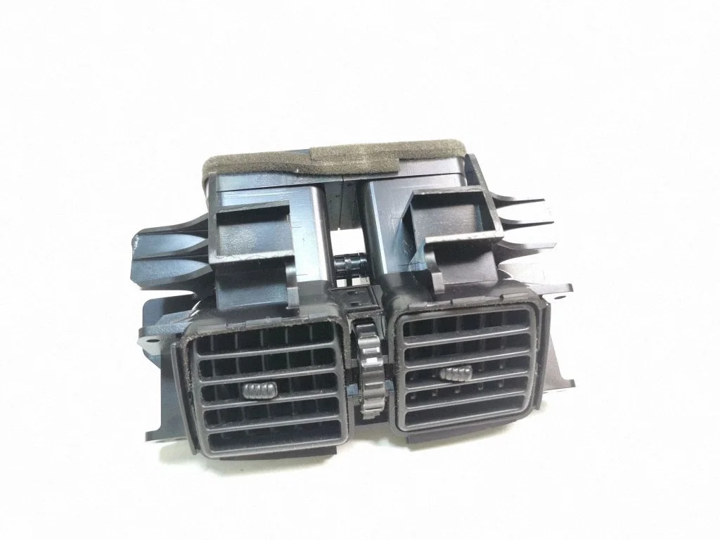 Rear air vent grill 5586048020