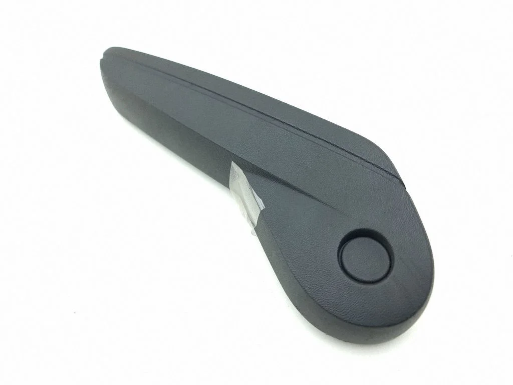 Armrest – front right