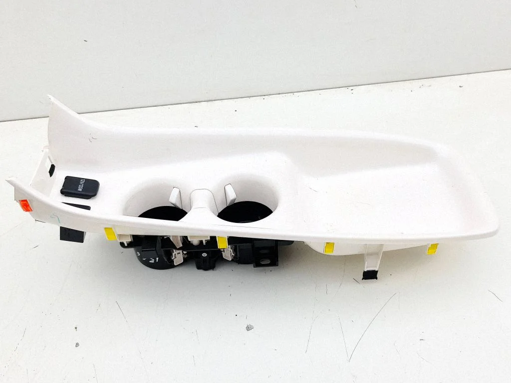 Topsihoidik (eesmine) – Toyota Prius (XW50) (2015-2023)