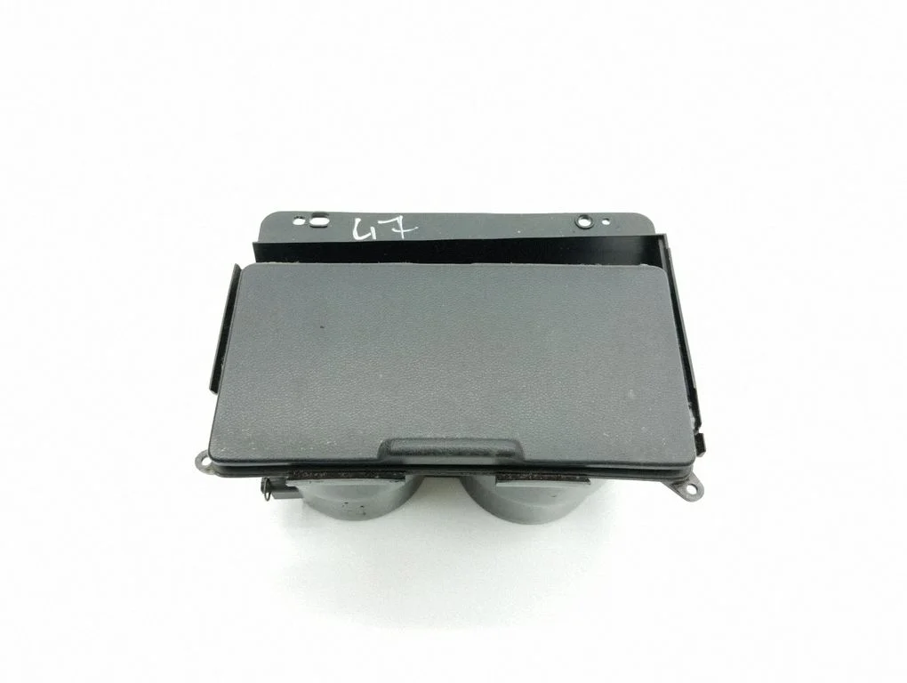 Cup holder front CC5164441