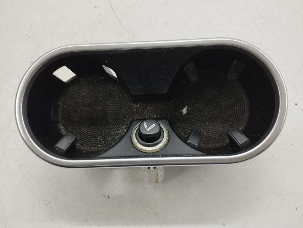 Cup holder front 7P5862531