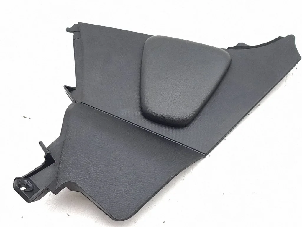 Centre console side trim front 68135CD400