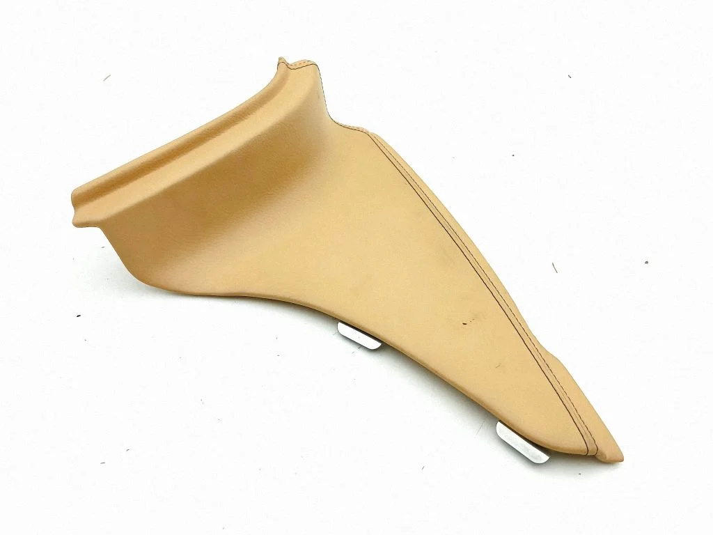 Sāna apdare (priekšējā) – kreisā