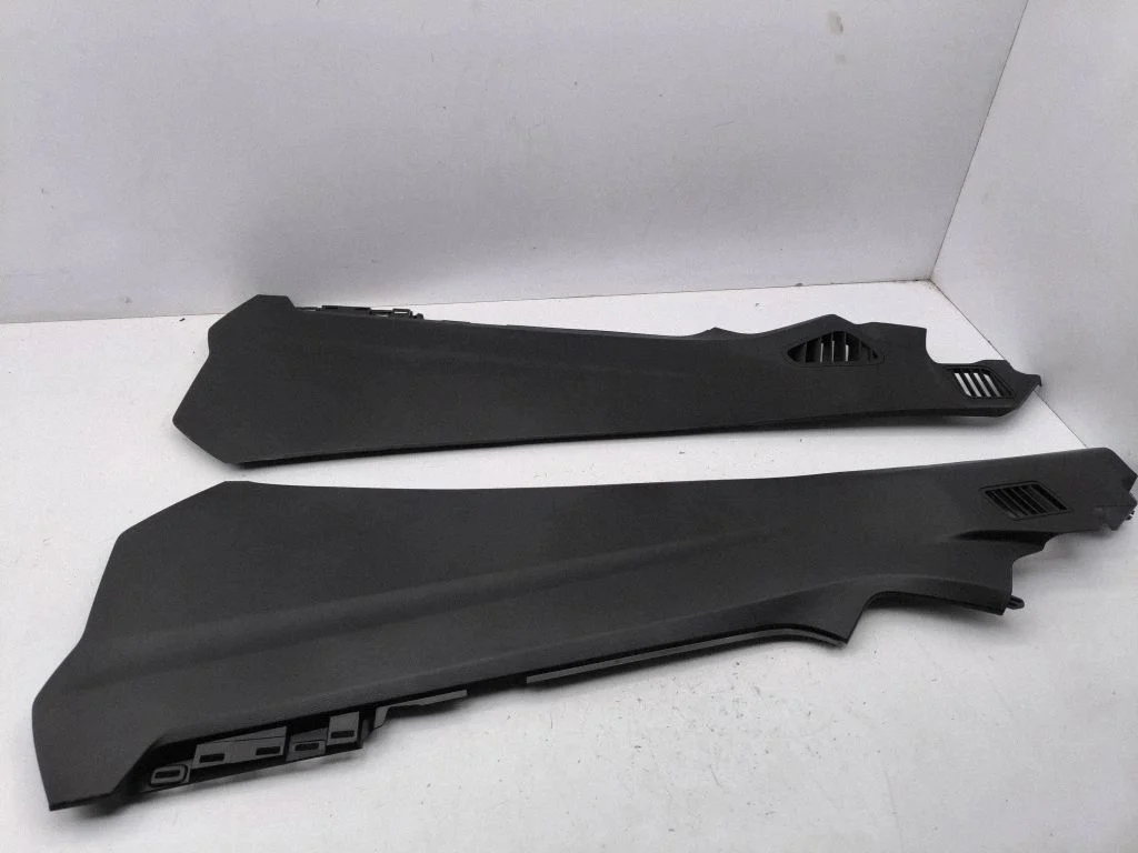 Centre console side trim front EM2BR046B26BH
