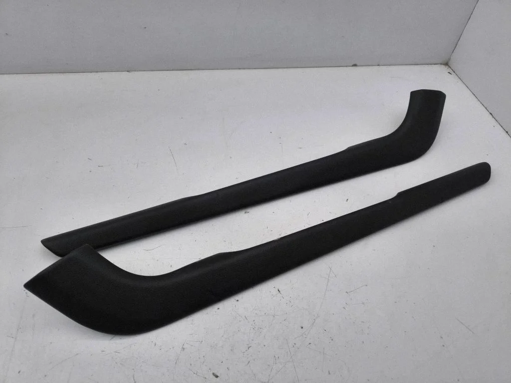 Centre console side trim front EM2BR061A16AFW