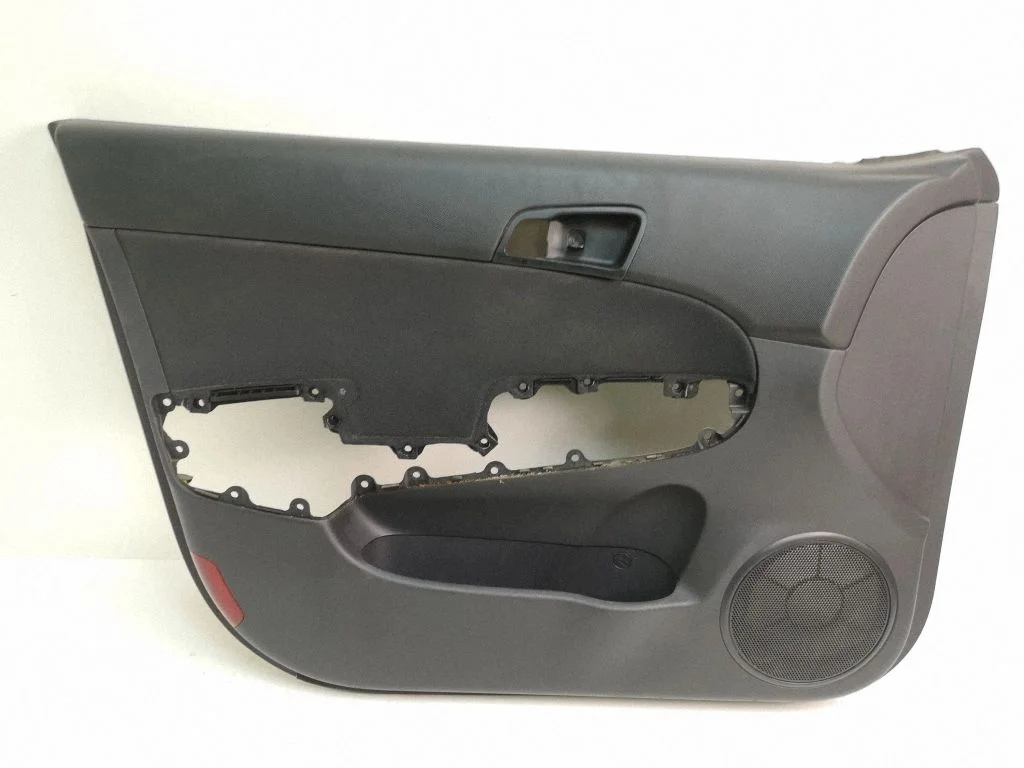 Priekšējo durvju apšuvums – Hyundai i30 (2013-2016)