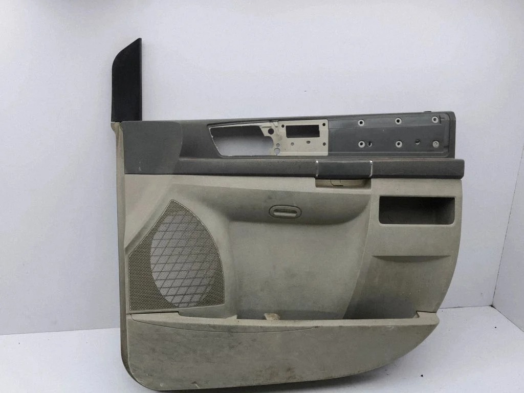 Eesmiste uste sisevooder – Chrysler Town & Country V (2008-2016)