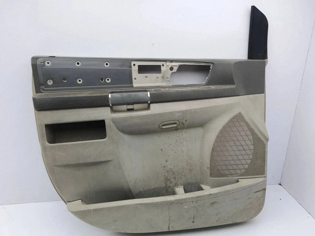 Eesmiste uste sisevooder – Chrysler Town & Country V (2008-2016)
