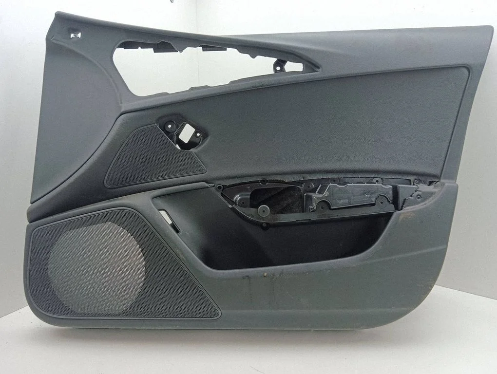 Front door card panel trim 4G1867106