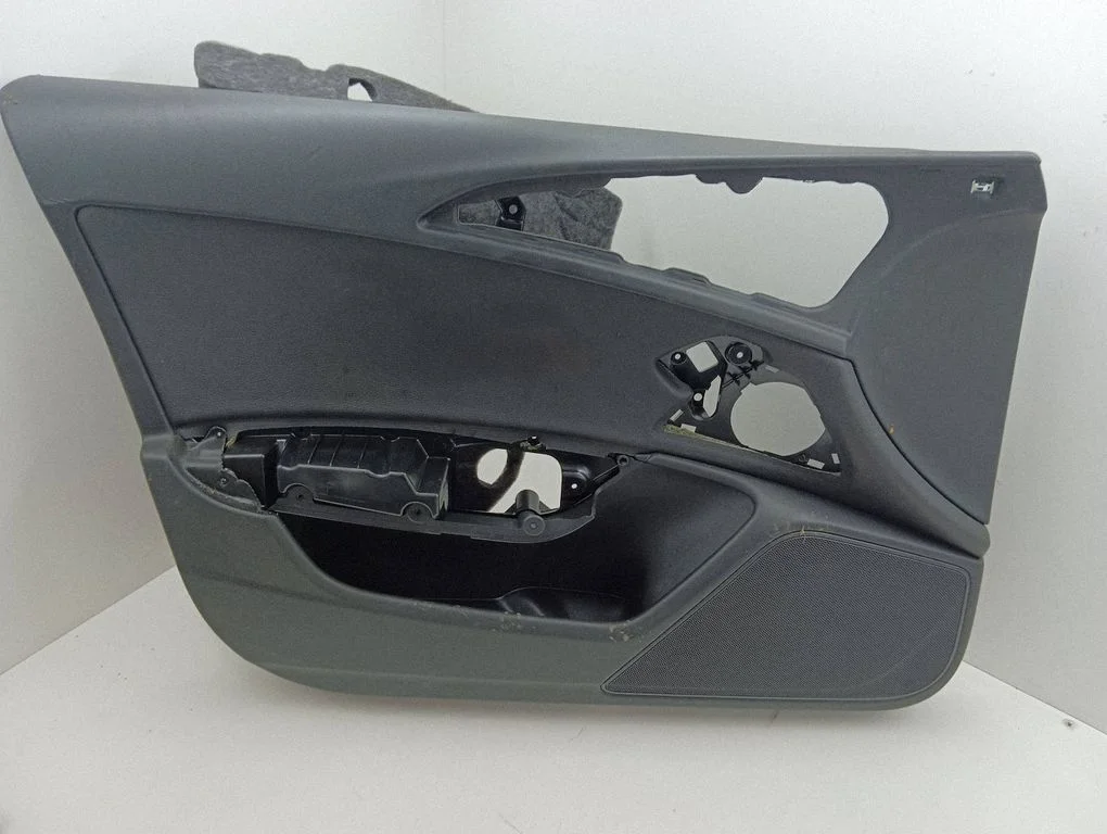 Front door card panel trim 4G1867105
