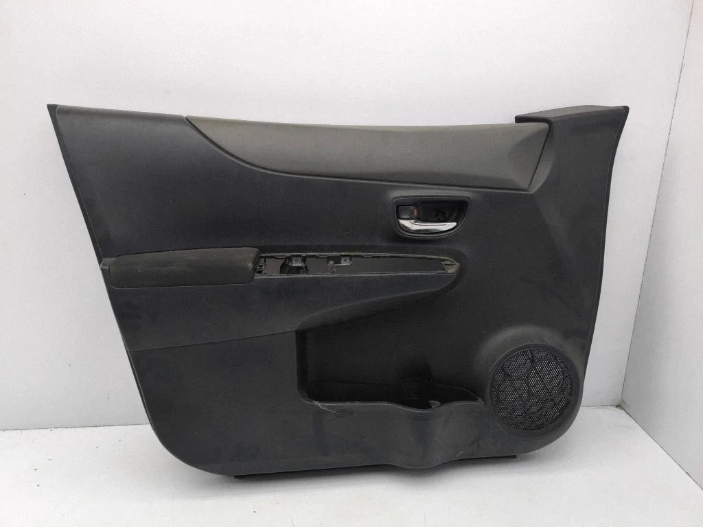 Eesmiste uste sisevooder – Toyota Yaris (2012-2014)