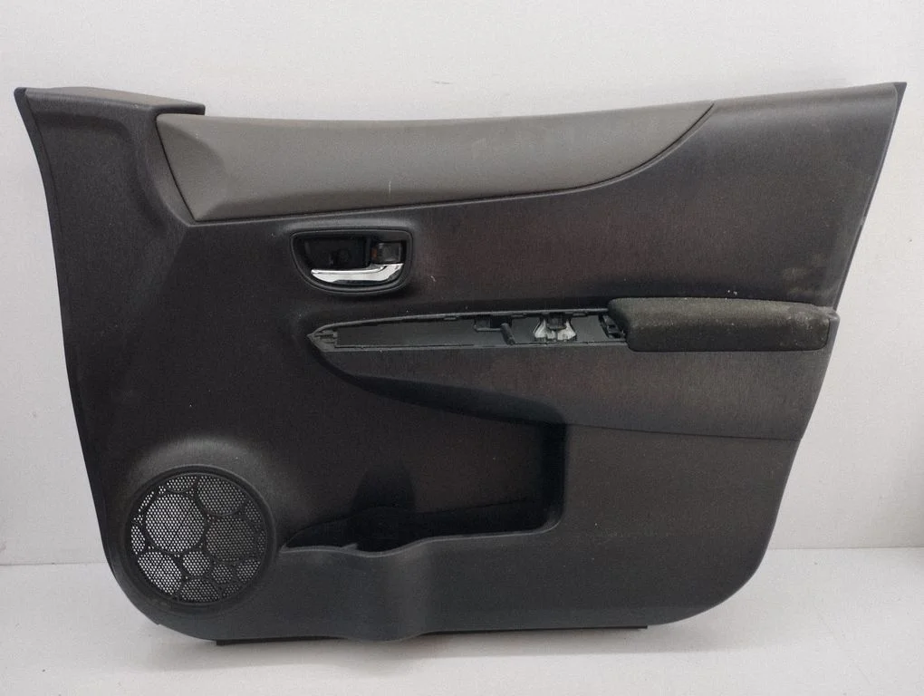 Eesmiste uste sisevooder – Toyota Yaris (2012-2014)