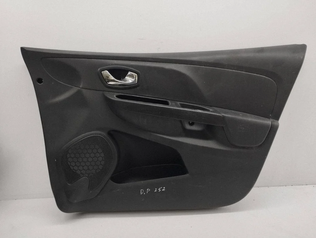Eesmiste uste sisevooder – Renault Clio IV (2012-2019)