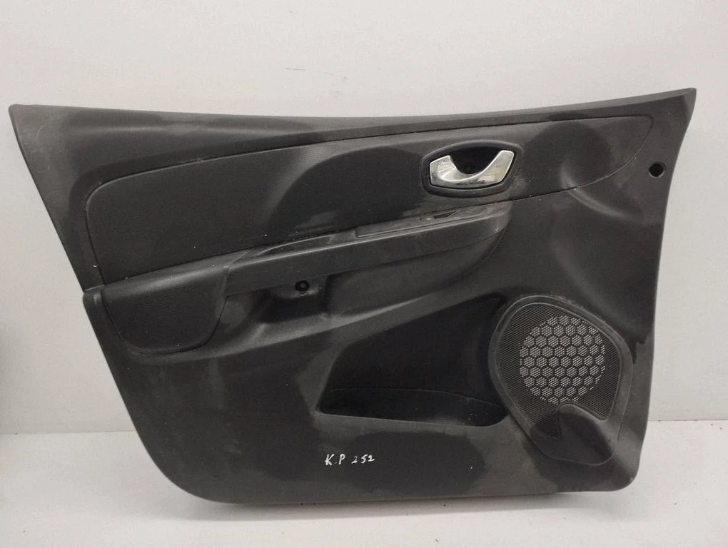 Eesmiste uste sisevooder – Renault Clio IV (2012-2019)
