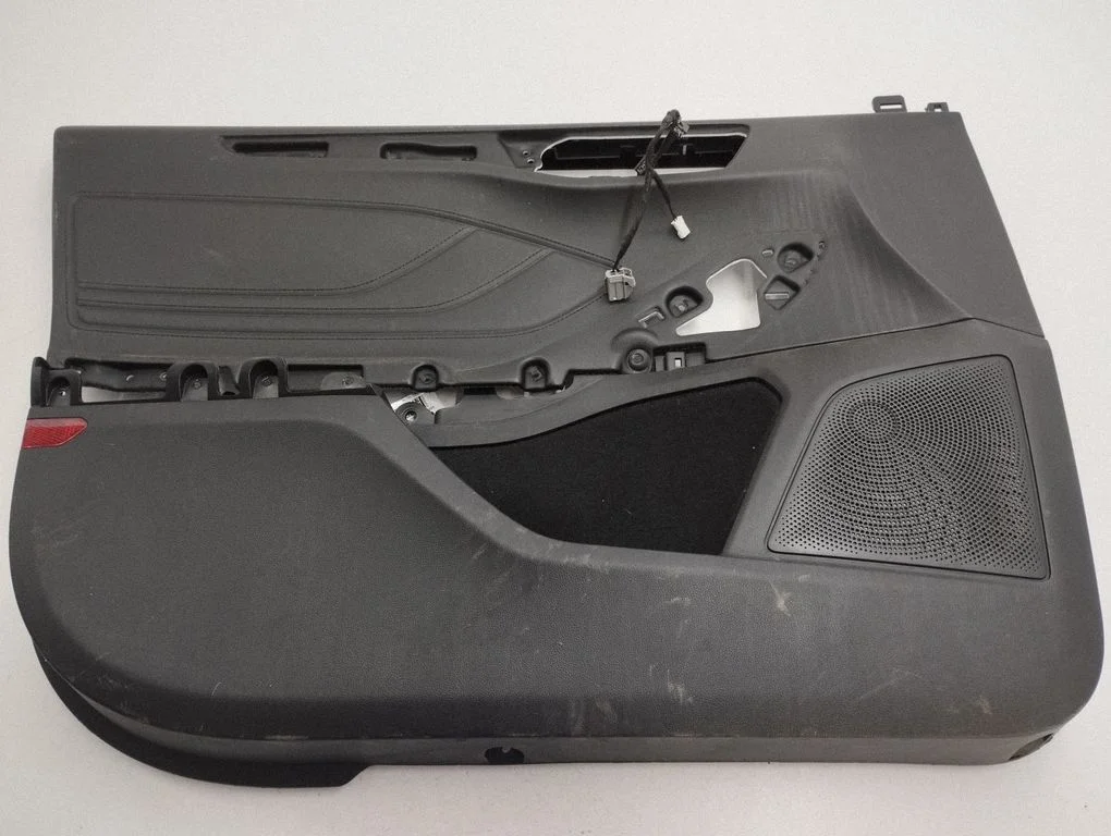 Front door card panel trim 13600345