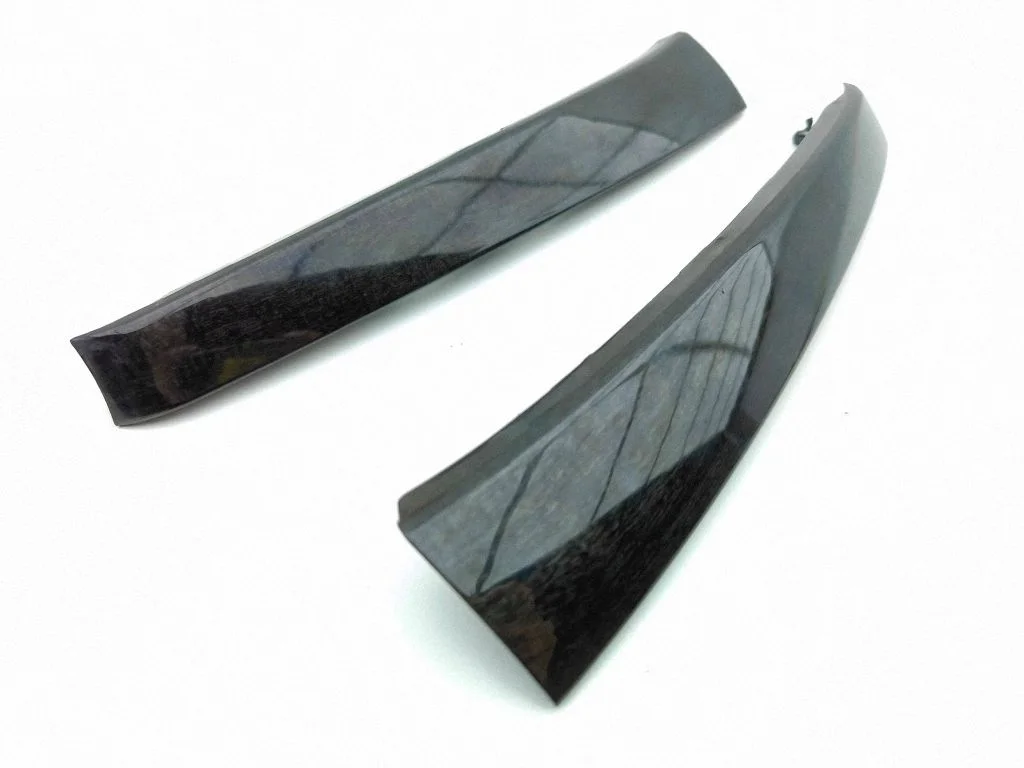 Front door interior handle trim